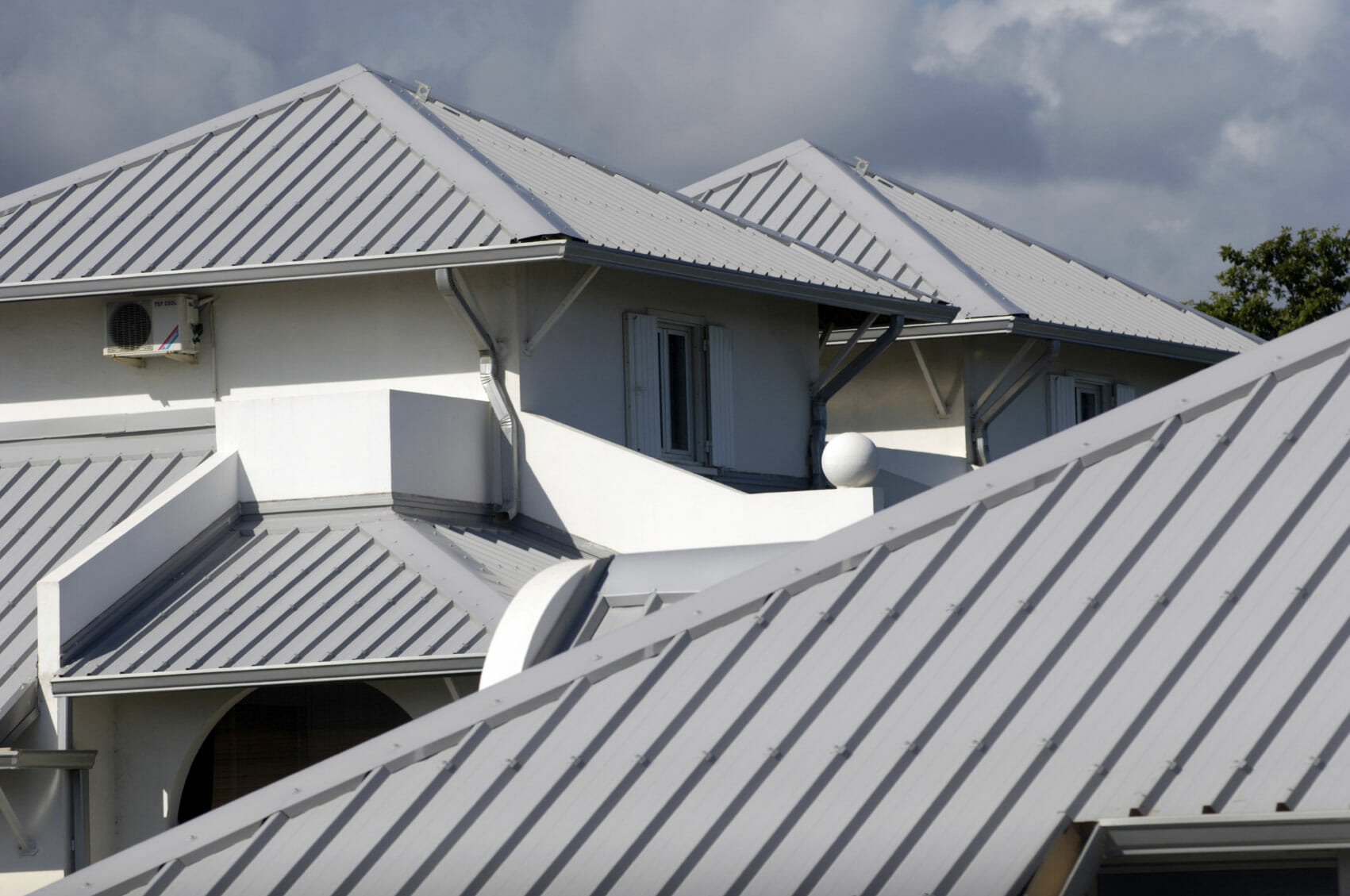 aluminum roof on house