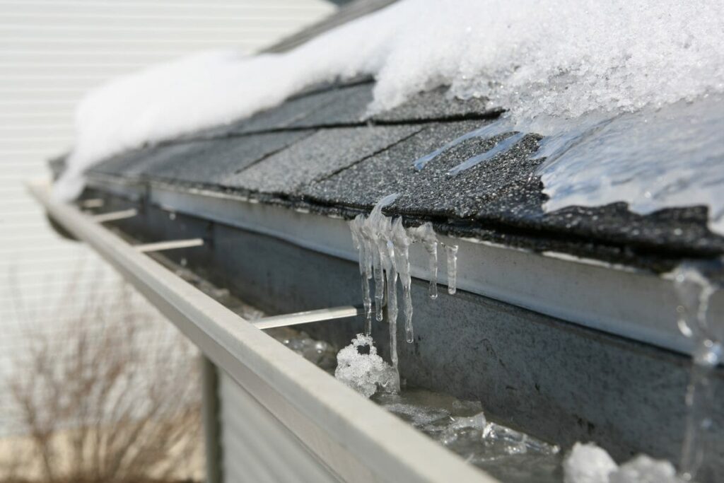 What are the Common Winter Roofing Problems In Minneapolis?