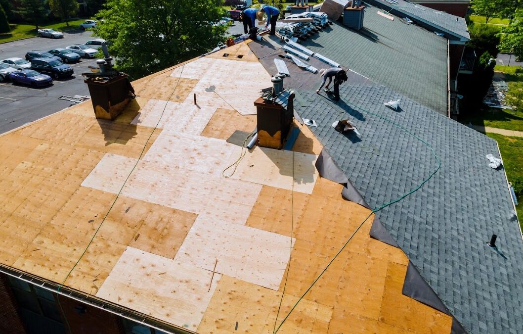 Do Roofers in Minneapolis Need to be Licensed and Insured?